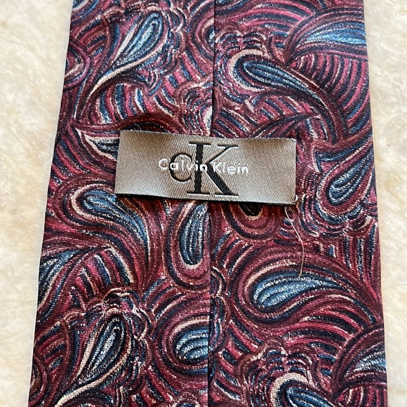 Calvin Klein Paisley tie 100% silk - Picture 3 of 4